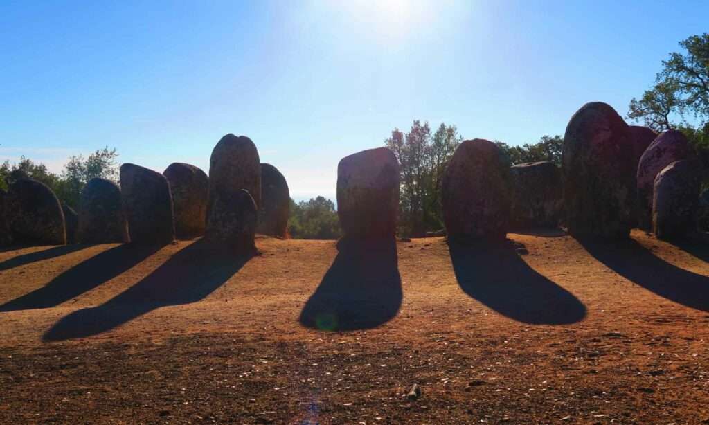 steinzeit Das Stein-Heiligtum von Almendres aus der Jung-Steinzeit